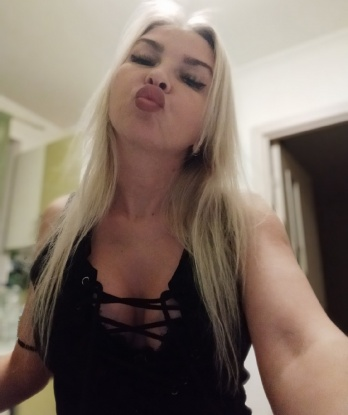 Изысканная красотка с шикарной фигурой ждет гостей в уютной обстановке. Готова выполнить все твои желания и фантазии. Приезжай или пригласи меня к себе, не пожалеешь! 192, 33 года