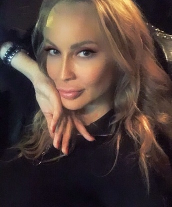 💋 Живу в Москве, и готова стать твоей проводницей по самым сокровенным желаниям. 🔥
Мои услуги включают широкий спектр возможностей: классический секс, оральные ласки, массаж, эротические игры и многое другое. 🌟 Я чувственная и открытая девушка, которая готова выполнить все твои сокровенные фантазии.
На моих фотографиях ты сможешь увидеть, насколько я привлекательна и сексуальна. 💃 Отзывы о моих услугах говорят о моем профессионализме и умении доставить настоящее удовольствие каждому мужчине. 💯
Не упусти возможность провести незабываемое время со мной в Москве! 🌆 Я жду звонка от тебя, чтобы воплотить в жизнь все твои самые смелые желания. 💫 Обещаю, ты не пожалеешь! 😉 💋 2401, 35 лет