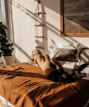 Нежная и чувственная фея приглашает в гости для незабываемого досуга в уютной обстановке. Позволь себе расслабиться и погрузиться в мир наслаждения под моим ласковым руководством. 3688, 24 года